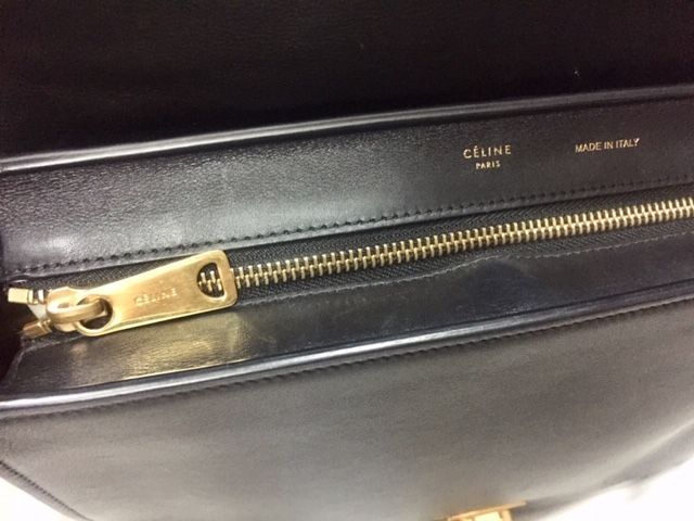 ขายกระเป๋า

Celine Trapeze Medium Tri Colour White Black and Brown  รูปที่ 5