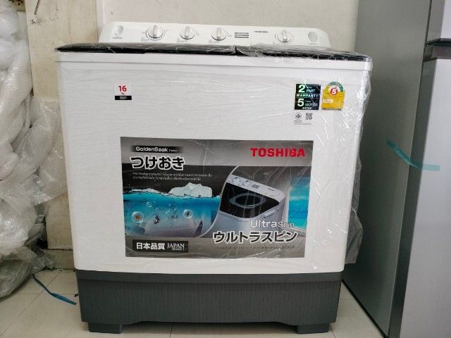 ฝาบน 2 ถัง เครื่องซักผ้า 2 ถัง toshiba 16 กิโลกรัมของใหม่ยังไม่ผ่านการใช้งานประกันศูนย์ toshiba ราคา 5900 บาท
