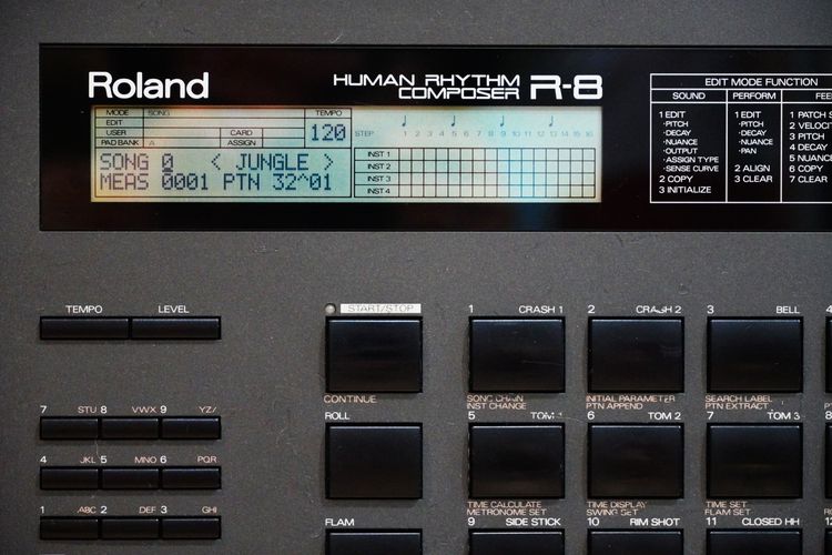 สวยๆจากญี่ปุ่น Roland R-8 (JAPAN) สภาพกริ๊ป หาสะสมจัดไป ของแร ราคาจะขึ้นเรื่อยๆ พร้อมอะแด๊ปเตอร์แท้และคู่มือไทย รูปที่ 5