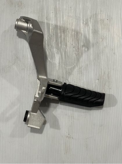 พักเท้าwave125i เวฟ125i ข้างขวา แท้ ปี2023 รูปที่ 3