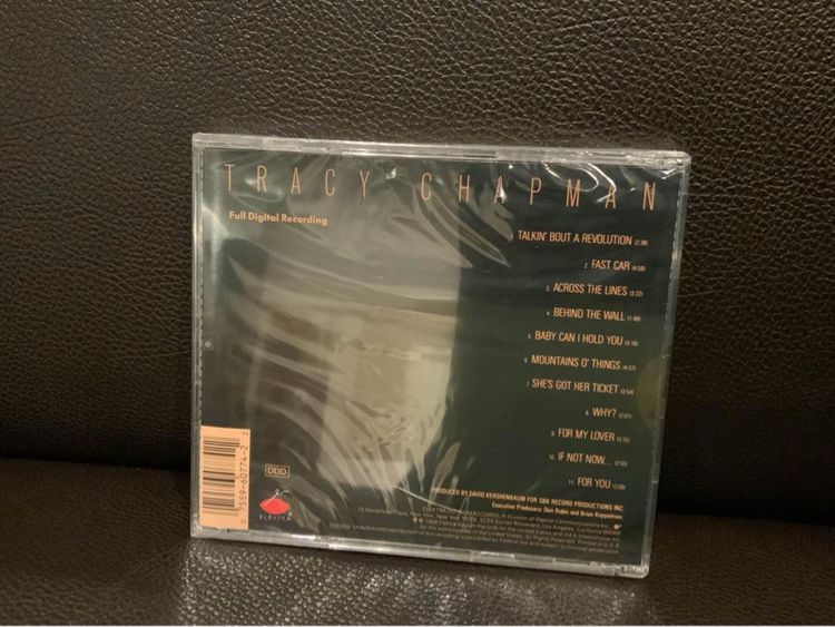 ขายแผ่นซีดีซีล นักร้องยอดเยี่ยม อัลบั้มยอดเยี่ยม เพลงฮิตตลอดกาล Tracy Chapman 1988 USA 🇺🇸 Sealed CD ส่งฟรี  รูปที่ 2