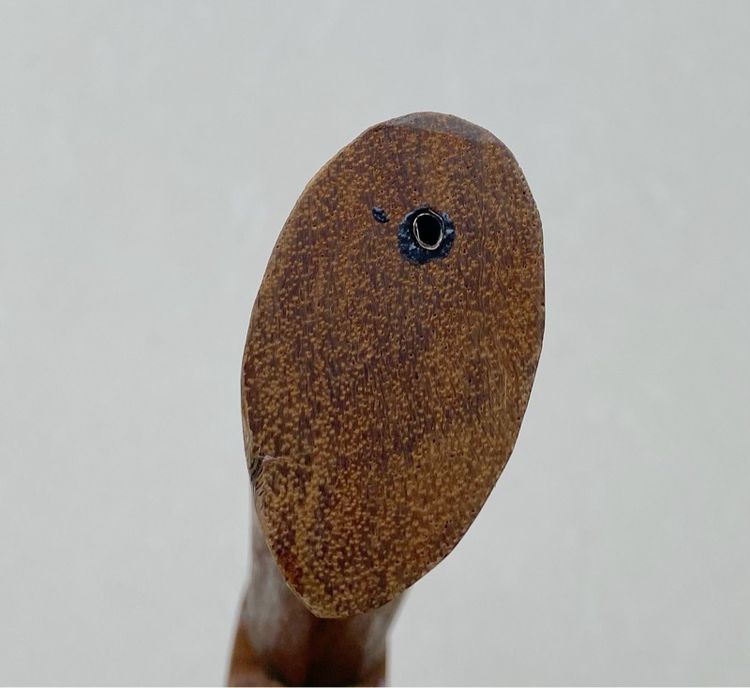 มีดปักษาวายุ รุ่นแรก (มีดหมอพญาครุฑ) ด้ามฝังตะกรุดเงิน   ครูบาออ สร้างทั้งหมดจำนวน ๕๐ เล่ม องค์ที่โชว์เป็นหมายเลข ๔๙ รูปที่ 7