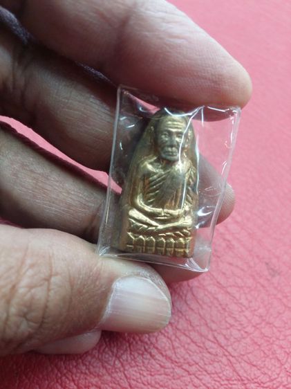 หลวงพ่อทวดหลังหนังสือ เนื้อกะไหล่ทอง พิมพ์เล็ก วัดพังเถียะ จ.สงขลา ปี2505 อาจารย์ทิม จัดสร้างมาถวาย โดยนิมิตว่าหลวงพ่อทวดให้สร้างพระมาถวาย รูปที่ 16