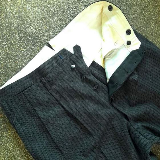 ❌❌ขายแล้ว❌❌60s
Deponirt pinstripe fish tail and suspender waist buttons trousers craft custom in Osaka Japan
🎌🎌🎌 รูปที่ 2