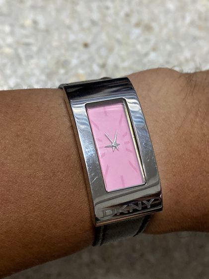 นาฬิกายี่ห้อ  DKNY   ของแท้มือสอง  สายเปลี่ยนใหม่  950฿ รูปที่ 7