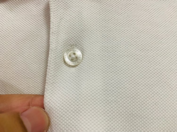 เสื้อโปโล FRED PERRY แท้ 💯 size M วัดจริง ขนาด อก 20 ยาว 27 นิ้ว สภาพดีมาก สีขาวทรงสวย เนื้อผ้าดีมาก หายากน่าสะสมครับ รูปที่ 4