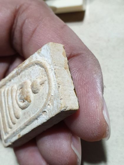 สมเด็จบางขุนพรหม แช่น้ำมนต์ พิมพ์เจดีย์ พระคาถาทอง (ชินบัญชร) ปี 2549 มหาพุทธาภิเษก พิธีใหญ่ มวลสารสุดยอด คราบน้ำมนต์ กล่องเดิม
เหรียญ
 รูปที่ 7