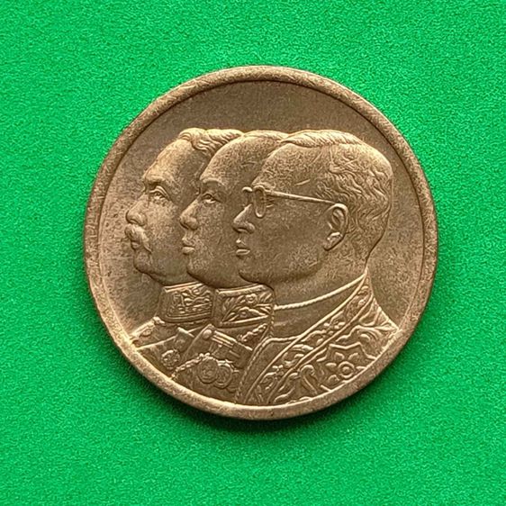 เหรียญ 3 พระมหากษัตริย์ ที่ระลึก โรงพยาบาลจุฬาลงกรณ์ สภากาชาดไทย ครบรอบ 72 ปี 10 พฤษภาคม 2529 เนื้อทองเหลือง ขนาด 2.5 เซน