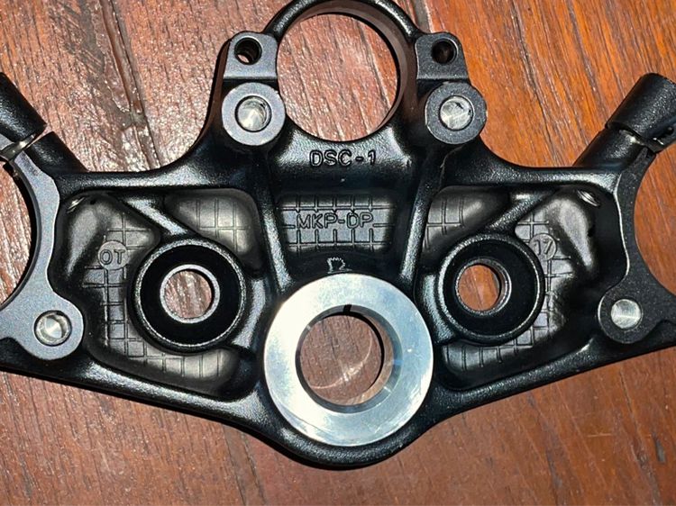 แผงคอบนcbr500r cbr500rrปี2019-2023แกน48mm แท้ รูปที่ 9