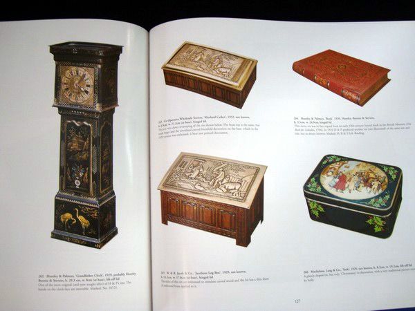 หนังสือ Biscuit Tins 1868-1939 The Art of Decorative Packaging หนังสือเกี่ยวกับศิลป การออกแบบ ที่ใส่บรรจุภัณฑ์  รูปที่ 13