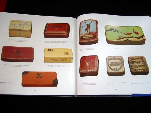 หนังสือ Biscuit Tins 1868-1939 The Art of Decorative Packaging หนังสือเกี่ยวกับศิลป การออกแบบ ที่ใส่บรรจุภัณฑ์  รูปที่ 15