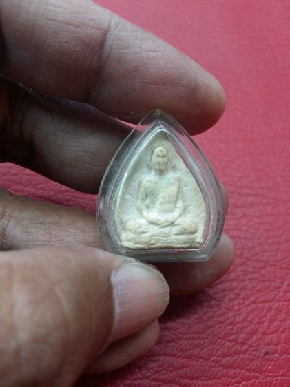 พระสมเด็จพิมพ์ฐานแซม วัดบึงพระยาสุเรนทร์ กทม. อายุกว่า 100 ปี สร้างโดยเจ้าพระยาสุเรนทร์ราชเสนา เนื้อพระดูจะแก่น้ำมันออกสีเขียว สภาพสวยเดิม รูปที่ 4