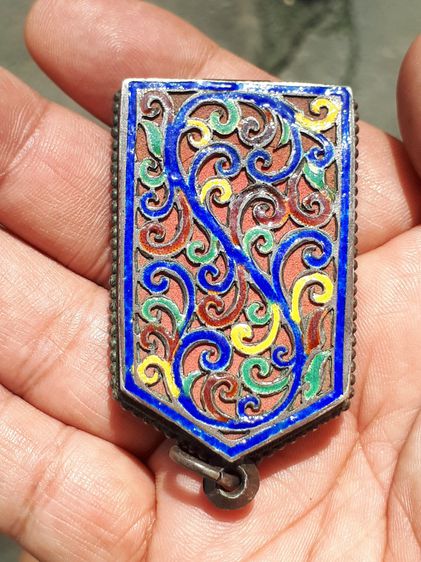 พระสมเด็จ วัดระฆัง พิมพ์ใหญ่ เนื้อผงพุทธคุณ เนื้อเน่า มีมวลสาร ผิวพระแห้ง มันเงา คราบไขขาว เกาะติด ดูง่ายๆ เป็นเอกลักษณ์สำคัญของพระที่มีอายุ รูปที่ 7