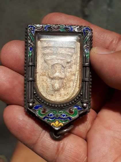 พระสมเด็จ วัดระฆัง พิมพ์ใหญ่ เนื้อผงพุทธคุณ เนื้อเน่า มีมวลสาร ผิวพระแห้ง มันเงา คราบไขขาว เกาะติด ดูง่ายๆ เป็นเอกลักษณ์สำคัญของพระที่มีอายุ รูปที่ 6