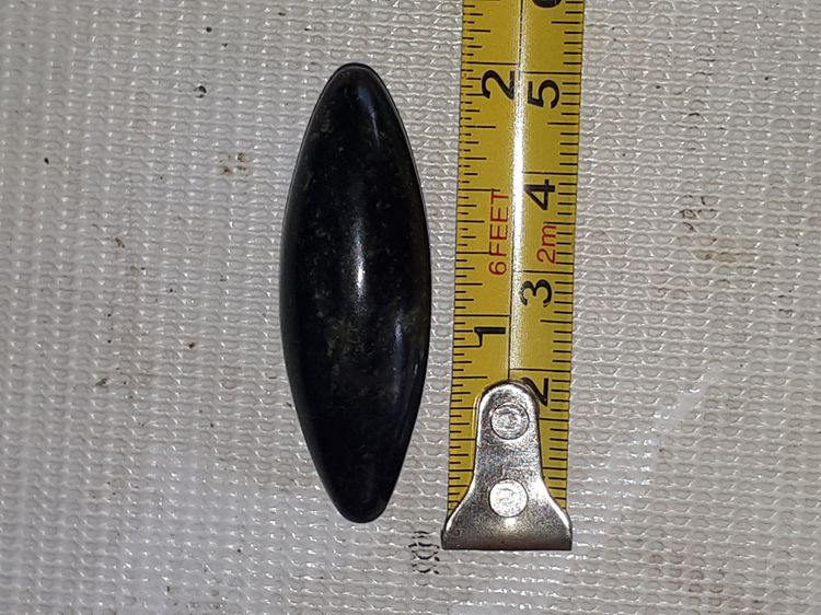 เหล็กไหลทองคำดำ จังหวัดอุตรดิตถ์ ทรงยาวรี ขนาดประมาณ 2 นิ้ว สีดำมัน สลับเขียว อย่างสวย เป็นธรรมชาติ เหล็กไหลทองคำดำ เป็นเหล็กไหล ที่มีชีวิติ รูปที่ 10