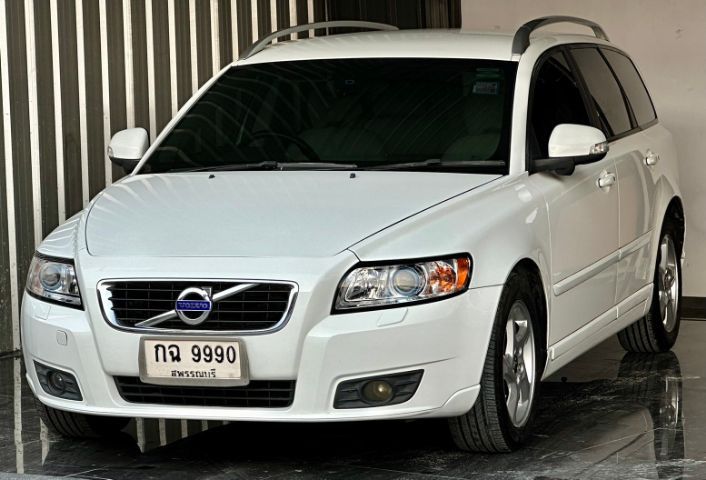 รถ Volvo V50 2.0 สี ขาว