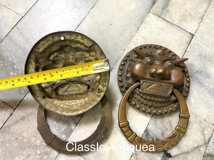 มือจับประตู หน้าสิงห์ คู่กลางทองเหลือง A1 รูปที่ 4