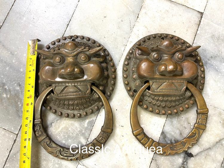 มือจับประตู หน้าสิงห์ คู่กลางทองเหลือง A1 รูปที่ 3