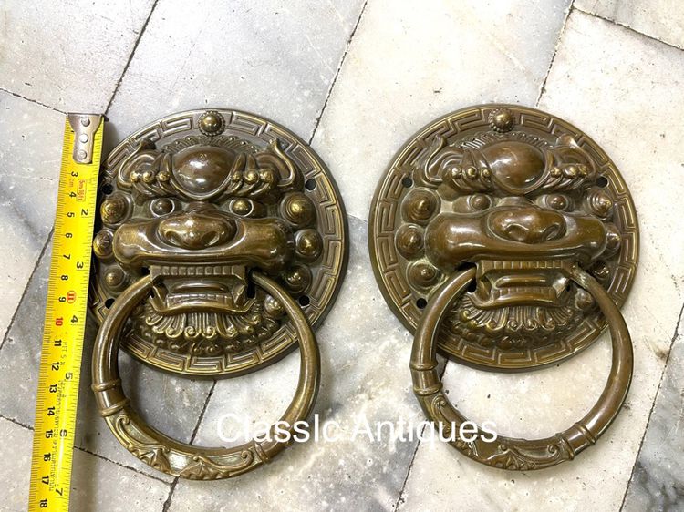 มือจับประตู หน้าสิงห์ คู่กลางทองเหลือง A2 รูปที่ 3