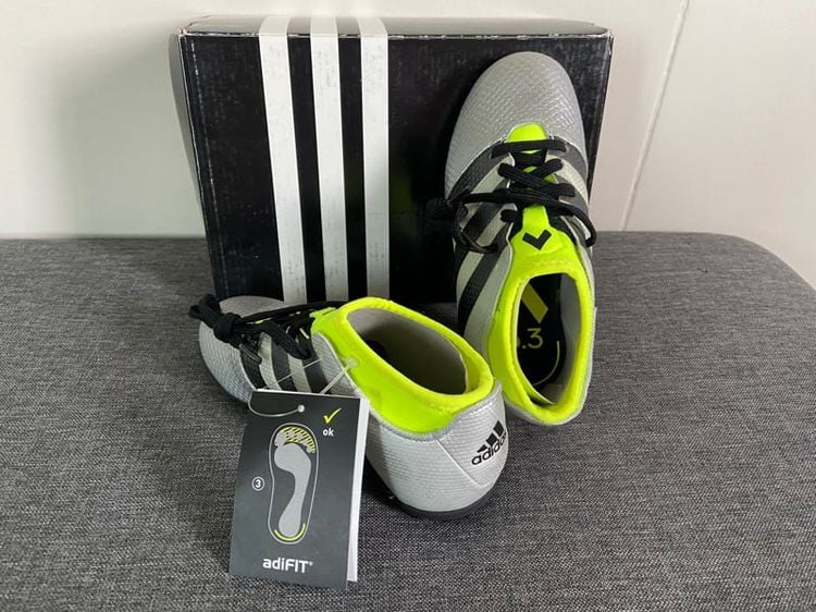 เขียว Adidas football kids รองเท้าบอล รองเท้าผ้าใบ  Uk11 Us11.5 17.5cm ของแท้ ของใหม่