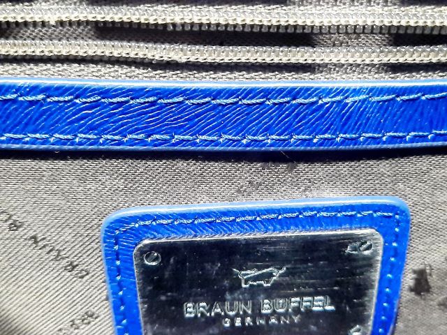 ขอขายกระเป๋าหนังแท้สะพายและหิ้วของยี่ห้อ Braun buffel made in สีทูโทน,น้ำเงิน,แดง,เขียว,ขนาด 23x16x8 ซม.สภาพยังสวยหนังมีขีดข่วนนิดๆตามสภาพ2 รูปที่ 12