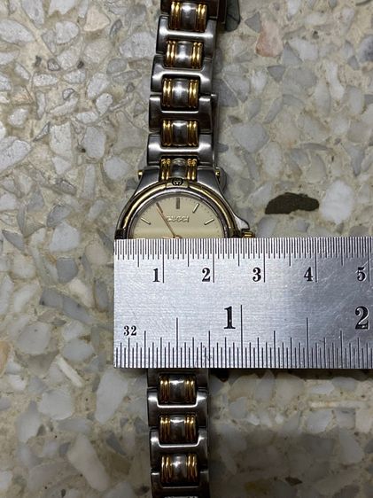 นาฬิกายี่ห้อ GUCCI   กั่ชชี่ ควอทซ์ สวิสเมด  ของแท้มือสอง เลดี้ สายยาว ประมาณ 6 นิ้วครึ่ง  3900฿ รูปที่ 8