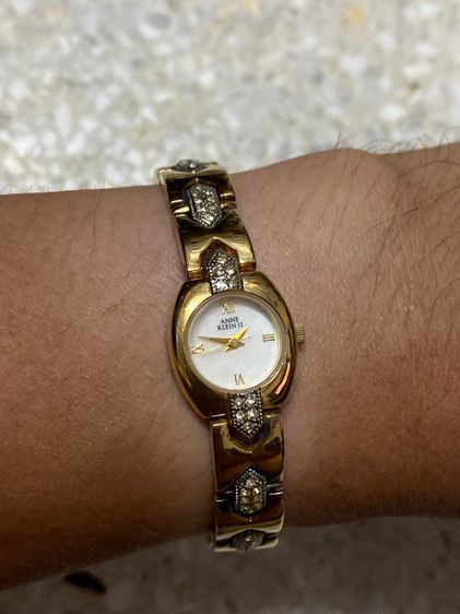 นาฬิกายี่ห้อ ANNA KLEIN  II   ควอทซ์  ของแท้มือสอง ทองสวย สายยาว 14 เซนติเมตร  550฿ รูปที่ 9