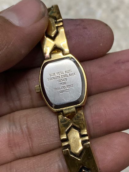 นาฬิกายี่ห้อ ANNA KLEIN  II   ควอทซ์  ของแท้มือสอง ทองสวย สายยาว 14 เซนติเมตร  550฿ รูปที่ 2