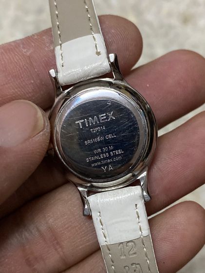 นาฬิกายี่ห้อ TIMEX  เลดี้ ควอทซ์ แท้มือสอง หน้าเรียบหลักเพชรสวย สายเปลี่ยนใหม่สีขาวเดิม 850฿ รูปที่ 2