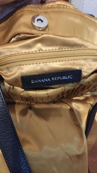 กระเป๋าคล้องไหล่แบรนด์ Banana Republic แท้ รูปที่ 2