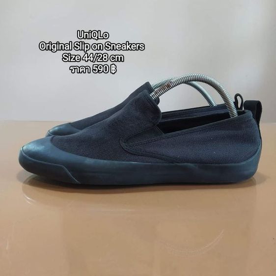 ดำ UniQLo
Original Slip on Sneakers 
Size 44ยาว28 cm
ราคา 590 ฿