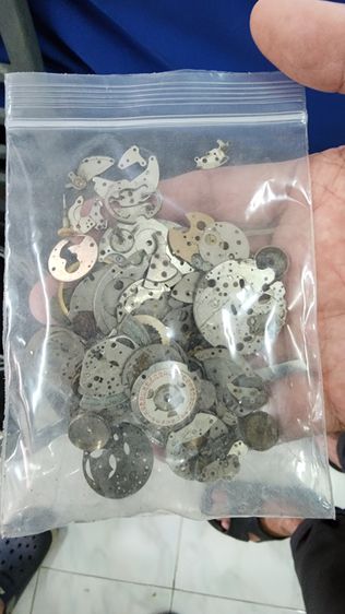 อะไหล่รวม เครื่องนาฬิกา เก่าเก็บ หลายยี่ห้อ ปนอยู่ถุง หลายเครื่อง ขายยกถุง  รูปที่ 2