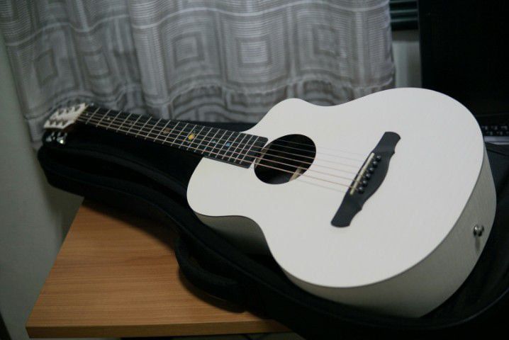 อื่นๆ กีต้าร์โปร่ง กีต้าร์โปร Natasha guitar HPL Mercury white series Mini สีขาว