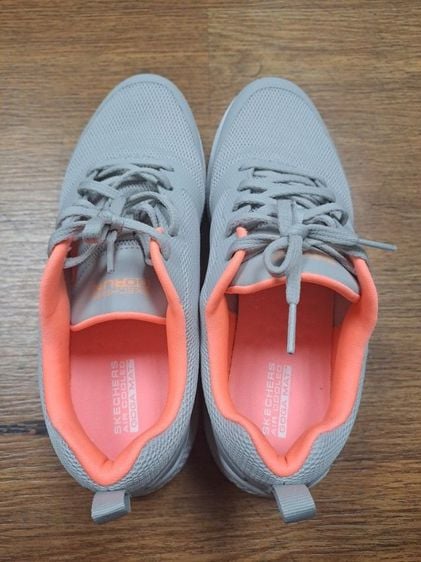 Skechers รองเท้าผ้าใบ อื่นๆ ขายรองเท้าออกกำลังกายผู้หญิง ซื้อมาลองใส่เดินออกกำลัง 1 ครั้งค่ะ พื้นเลอะการใช้งานเล็กน้อย ขอคนที่รับได้นะคะ รองเท้าขนาด 25 cm มีกล่อง
