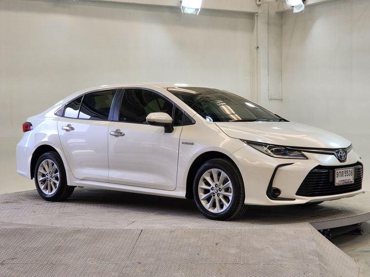 Toyota Altis 2019 1.8 Hybrid Mid Sedan ไฮบริด ไม่ติดแก๊ส เกียร์อัตโนมัติ ขาว รูปที่ 2