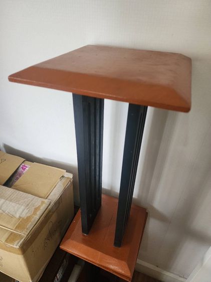 ขาตั้งโต๊ะลำโพงทำจากไม้