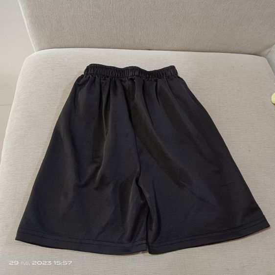 กางเกงขาสั้นผ้ายืดมันลื่นสีดำเด็กผู้ชาย เบอร์ 4 อายุ 5 - 7 ขวบ  มือสองสภาพดีเหมือนใหม่ ขายถูกๆค่ะ รูปที่ 2