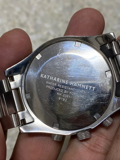 นาฬิกายี่ห้อ KATHARINE  HAMNETT  ควอทซ์ โครโนกราฟ ของแท้มือสอง สแตนเลส ทั้งเรือน  สายยาว  19 เซนติเมตร  1600฿ รูปที่ 2