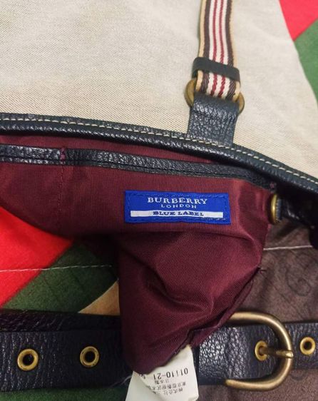 กระเป๋าสะพายผ้าใบ Burberry blue Label
สีเทา ใหม่กริ๊บ  ไม่มีตำหนิ
แบรนด์ดังราคาแพง รูปที่ 4