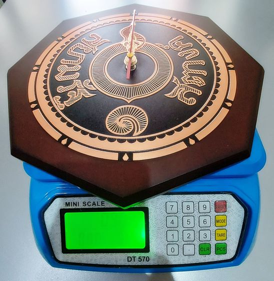 นาฬิกาแขวน แปดเหลี่ยม จากสำนักกษาปณ์  ขนาด 30x30 เซ็นติเมตร ไม่เคยใช้งาน บรรจุอยู่ในกล่องเดิม สวยงามมากๆ ดูทรงคุณค่า แข็งแรง รูปที่ 8