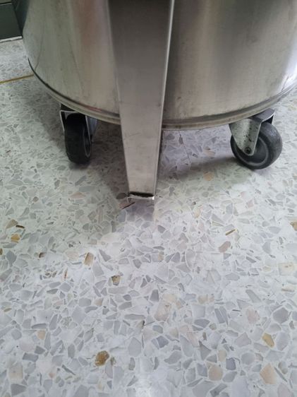 มือสอง ถังขยะสแตนเลสแบบเท้าเหยียบ มี 2 ล้อ มีที่จับลากได้ ขนาด 50 ลิตร รูปที่ 3