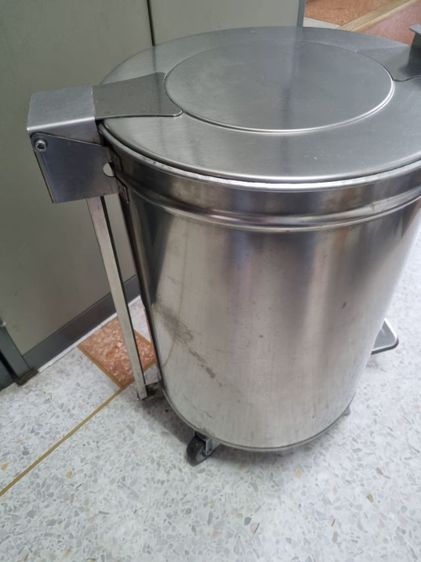 มือสอง ถังขยะสแตนเลสแบบเท้าเหยียบ มี 2 ล้อ มีที่จับลากได้ ขนาด 50 ลิตร รูปที่ 6