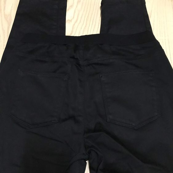 Uniqlo กางเกงยีนส์ขาเดฟสีดำ สวยมาก size M ผ้าคอตตอนผสม spandex รูปที่ 4