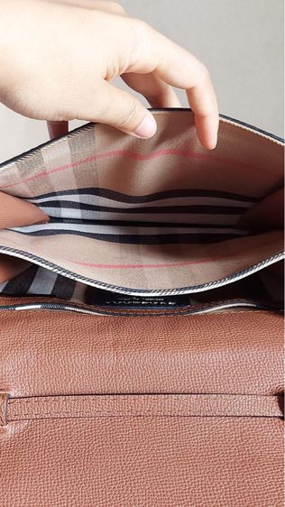 กระเป๋าสะพาย Burberry รูปที่ 10