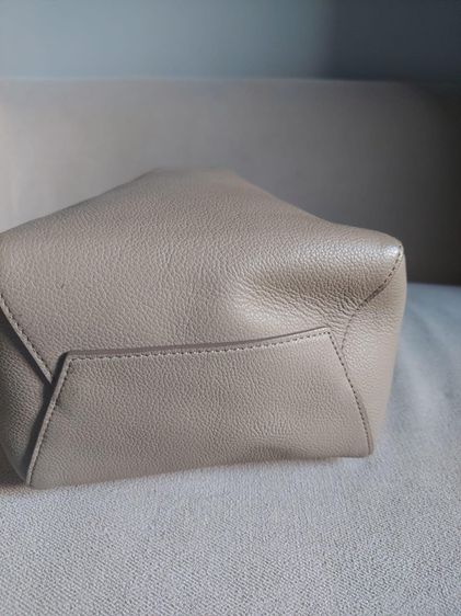 กระเป๋าสะพาย Celine ทรงถัง ของแท้ สีน้ำตาลครีม รูปที่ 5