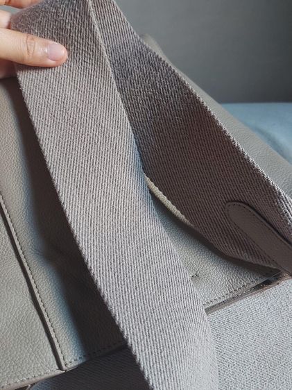 กระเป๋าสะพาย Celine ทรงถัง ของแท้ สีน้ำตาลครีม รูปที่ 11