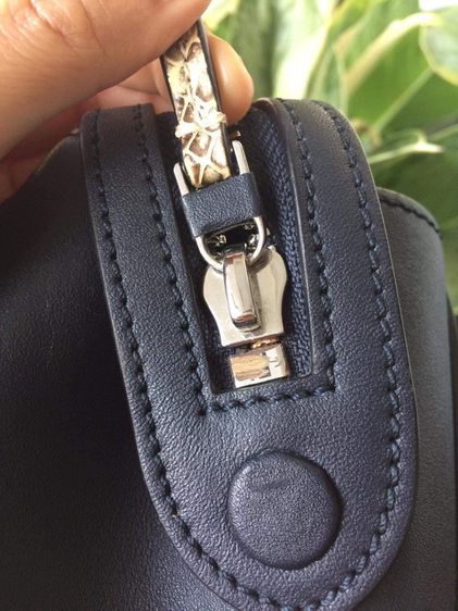 กระเป๋าถือ Fendi ทรงถือ หูจับเป็นหนังงูแท้  รูปที่ 11