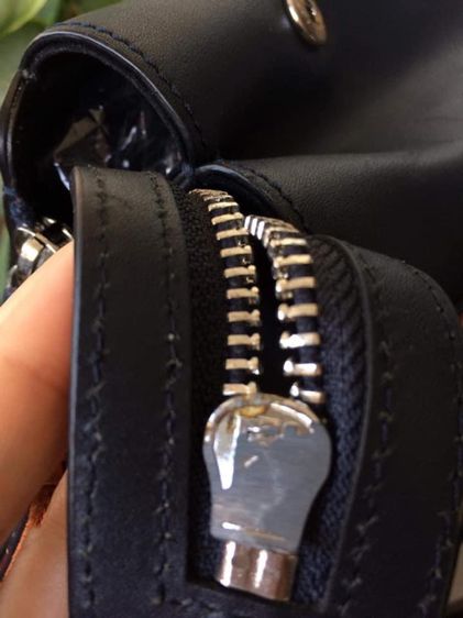 กระเป๋าถือ Fendi ทรงถือ หูจับเป็นหนังงูแท้  รูปที่ 13