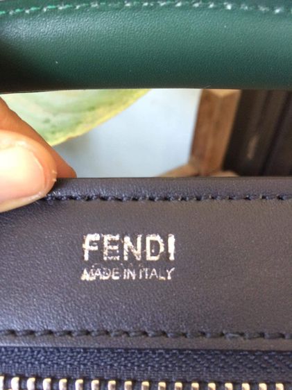 กระเป๋าถือ Fendi ทรงถือ หูจับเป็นหนังงูแท้  รูปที่ 6
