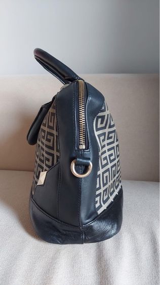 กระเป๋าถือ Givenchy วินเทจ ผ้าลายซิกเนเจอร์ ผสมหนัง  รูปที่ 4